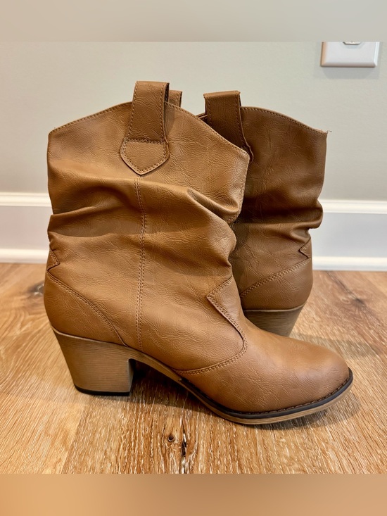 Charles Albert Shoes - Charles Albert Tan Slouchy Western Ankle Boots Size 9 NWOT